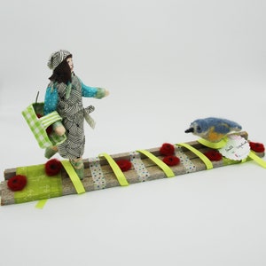 Sculptures dame et oiseau en papier mâché et laine feutrée image 3