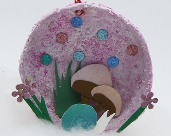 Boîte de Noël en papier mâché et escargot en papier découpé