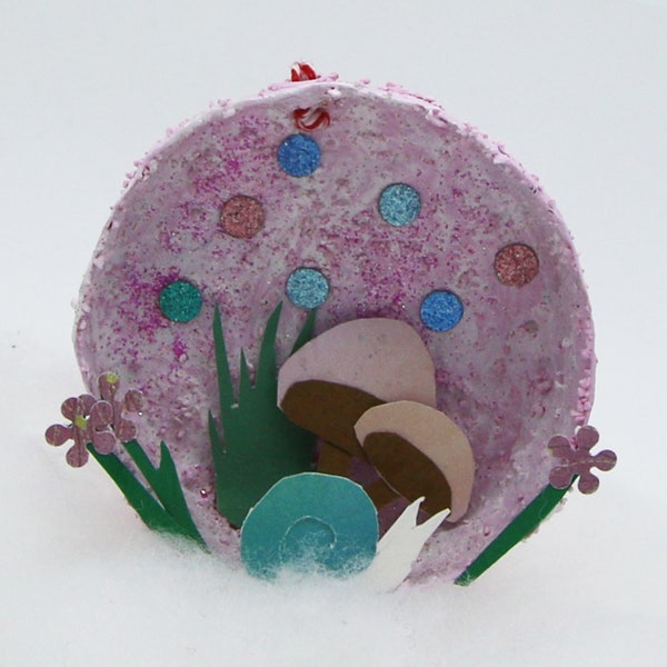 Boîte de Noël en papier mâché et escargot en papier découpé