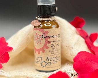 Spray profumato Gommage per Cosplay, LARP, RPG, Costumi, Parrucche, Oggetti di Scena, Auto, Biancheria e Cancelleria