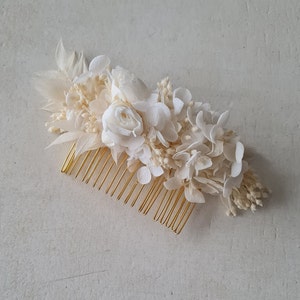 Peigne à cheveux Julia, en hortensia blanc et broom bloom stabilisées. Un accessoire pour vôtre coiffure de mariage, EVJF, anniversaire, image 1