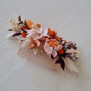 Laura hair comb, in dried & preserved flowers. Enhance your wedding hairstyle, bachelorette party, birthday, with warm colors