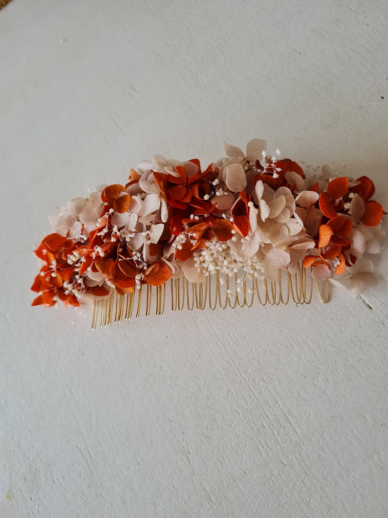 Peigne à cheveux Mélodie, en hortensia et broom bloom stabilisées. Un accessoire pour vôtre coiffure de mariage, EVJF, anniversaire, image 5