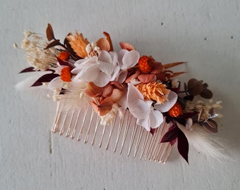 Laura hair comb, in stabilized hydrangea and broom bloom. An accessory to enhance your bridal hairstyle