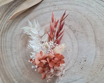 Boutonnière mariage bohème et tendance, Terracotta. Accessoire pour marié, garçons d'honneurs, réalisé en fleurs séchées et stabilisées.