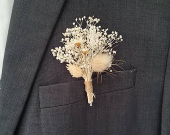 Boutonnière mariage bohème, collection Ariane. Accessoire pour marié, garçon d'honneur, témoins réalisé en fleurs séchées et stabilisées.