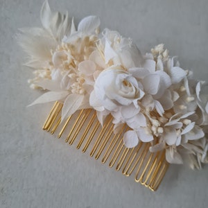 Peigne à cheveux Julia, en hortensia blanc et broom bloom stabilisées. Un accessoire pour vôtre coiffure de mariage, EVJF, anniversaire, image 5