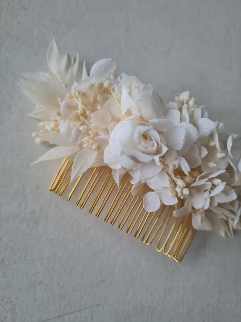 Peigne à cheveux Julia, en hortensia blanc et broom bloom stabilisées. Un accessoire pour vôtre coiffure de mariage, EVJF, anniversaire, image 5
