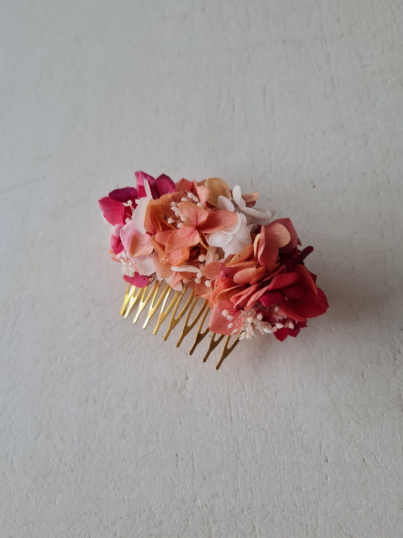 Hair comb, in hydrangea, stabilized broom bloom. An accessory for your bridal hairstyle, Flora collection image 1