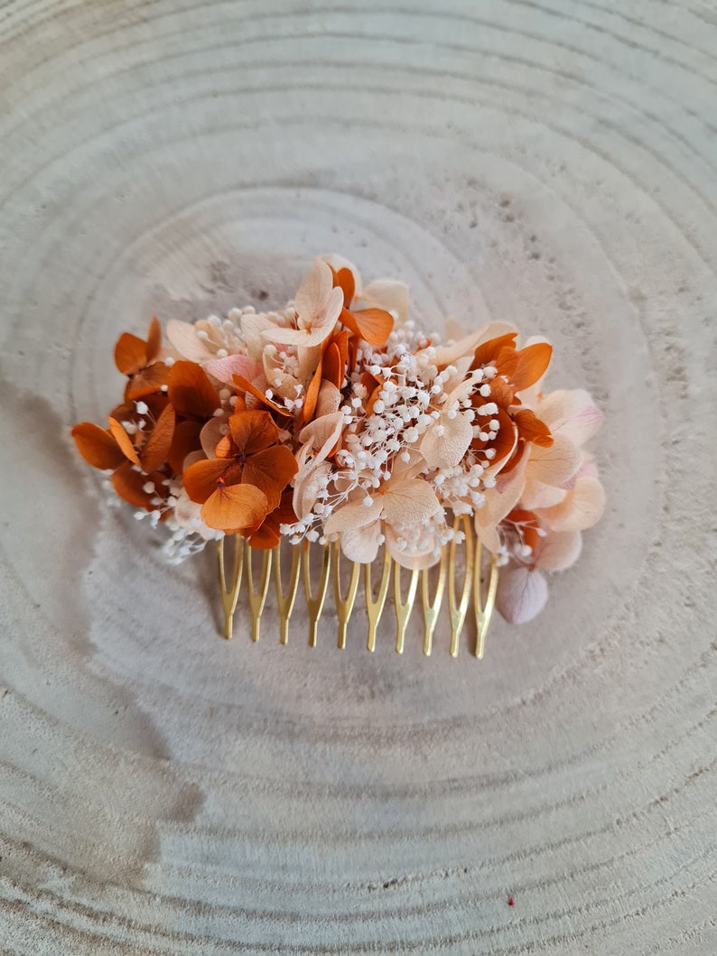 Peigne à cheveux Mélodie, en hortensia et broom bloom stabilisées. Un accessoire pour vôtre coiffure de mariage, EVJF, anniversaire, image 2