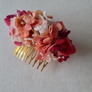 Hair comb, in hydrangea, stabilized broom bloom. An accessory for your bridal hairstyle, Flora collection image 4