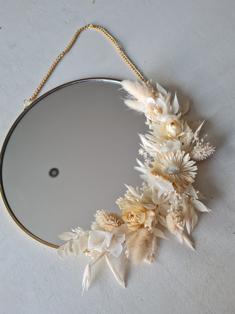 Miroir à chaînette doré et fleurs séchées image 5