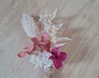 Boutonnière Flora pour marié, témoin, garçons d'honneurs. Accessoire réalisé en fleurs séchées et stabilisées.