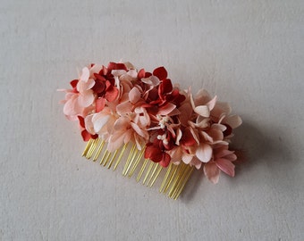 Peigne à cheveux Lola, en hortensia et broom bloom stabilisées. Un accessoire tendance pour vôtre coiffure de mariage, EVJF, anniversaire