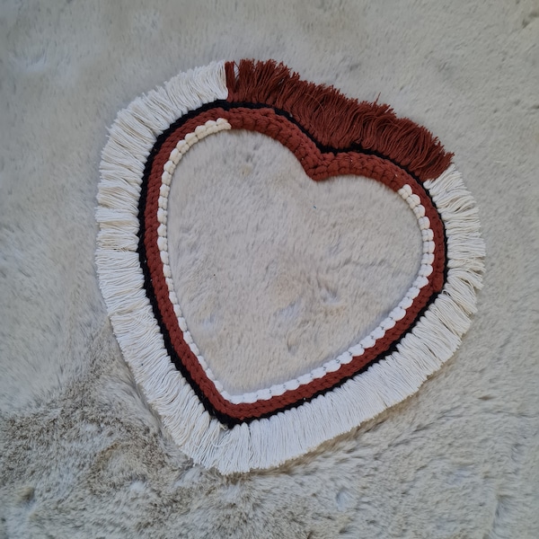 Coeur en macramé. Décoration murale pour vôtre intérieur. Cœur ex-voto, une déco originale en matière naturelle