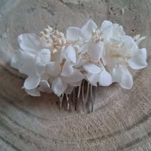 Peigne à cheveux mariage, en fleurs stabilisées, hortensia, Victoria. Idéal coiffure de mariage bohème, EVJF, baptême, anniversaire... image 3