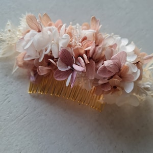 Peigne à cheveux Elia, en hortensia et broom bloom stabilisées. Un accessoire pour vôtre coiffure de mariage, EVJF, anniversaire, image 2