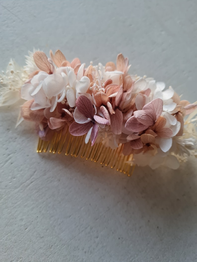 Peigne à cheveux Elia, en hortensia et broom bloom stabilisées. Un accessoire pour vôtre coiffure de mariage, EVJF, anniversaire, image 2