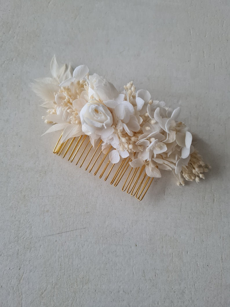 Peigne à cheveux Julia, en hortensia blanc et broom bloom stabilisées. Un accessoire pour vôtre coiffure de mariage, EVJF, anniversaire, image 2