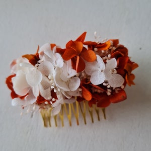 Carmelia hair comb, in stabilized hydrangea and broom bloom. An accessory for your wedding hairstyle, bachelorette party, birthday,