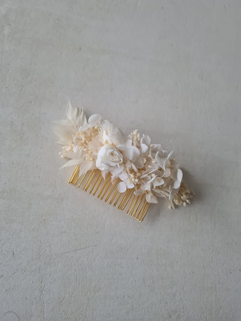 Peigne à cheveux Julia, en hortensia blanc et broom bloom stabilisées. Un accessoire pour vôtre coiffure de mariage, EVJF, anniversaire, image 6