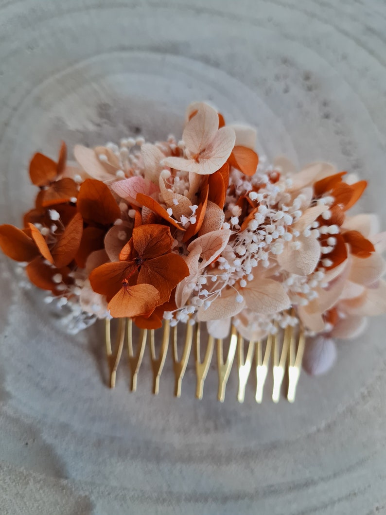 Peigne à cheveux Mélodie, en hortensia et broom bloom stabilisées. Un accessoire pour vôtre coiffure de mariage, EVJF, anniversaire, image 4