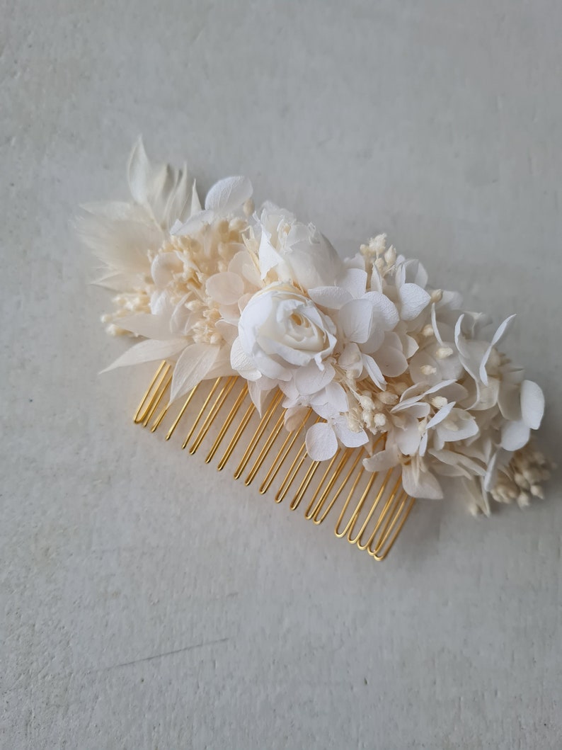 Peigne à cheveux Julia, en hortensia blanc et broom bloom stabilisées. Un accessoire pour vôtre coiffure de mariage, EVJF, anniversaire, image 4