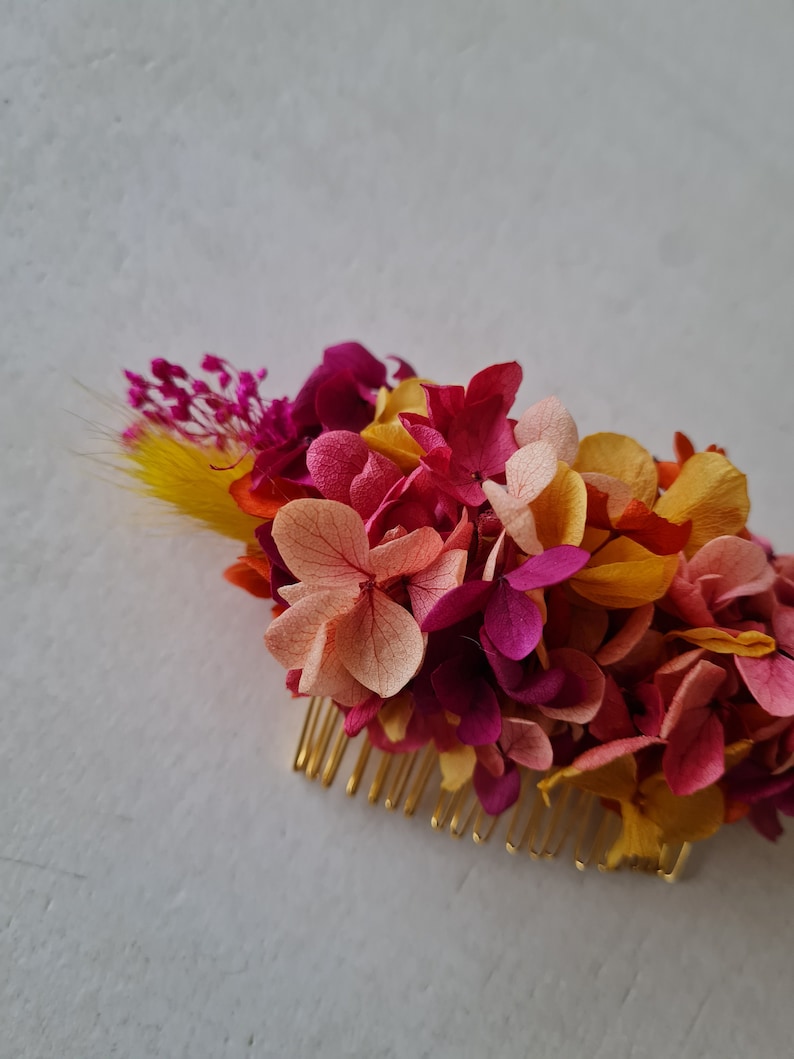 Peigne à cheveux Monica, en hortensia stabilisé. Un accessoire tendance pour vôtre coiffure de mariage, EVJF, anniversaire, image 4