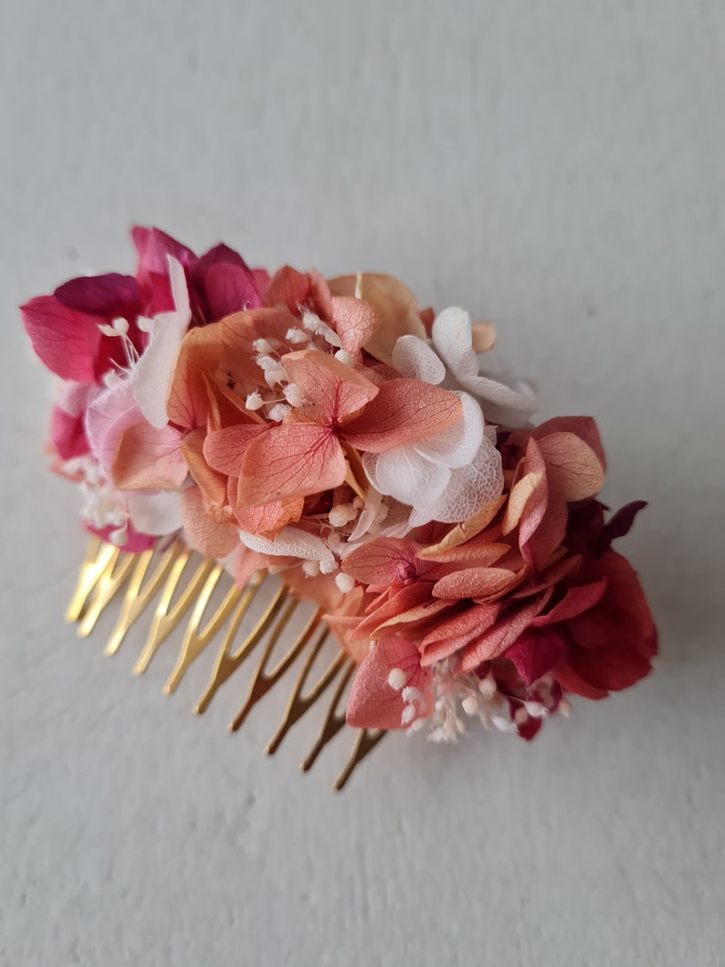 Peigne à cheveux, en hortensia, broom bloom stabilisés. Un accessoire pour vôtre coiffure de mariée, collection Flora image 2