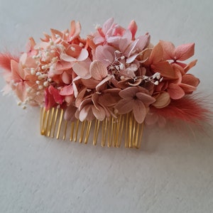 Peigne à cheveux Véra, en hortensia et broom bloom stabilisées. Un accessoire pour vôtre coiffure de mariage, EVJF, anniversaire, image 3