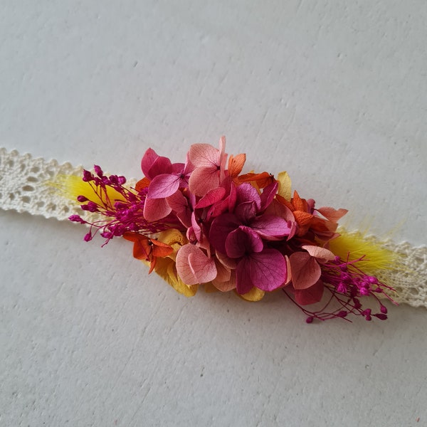 Bracelet mariée, demoiselle d'honneur en fleurs éternelles Monica. Un accessoire coloré pour un mariage bohème & tendance