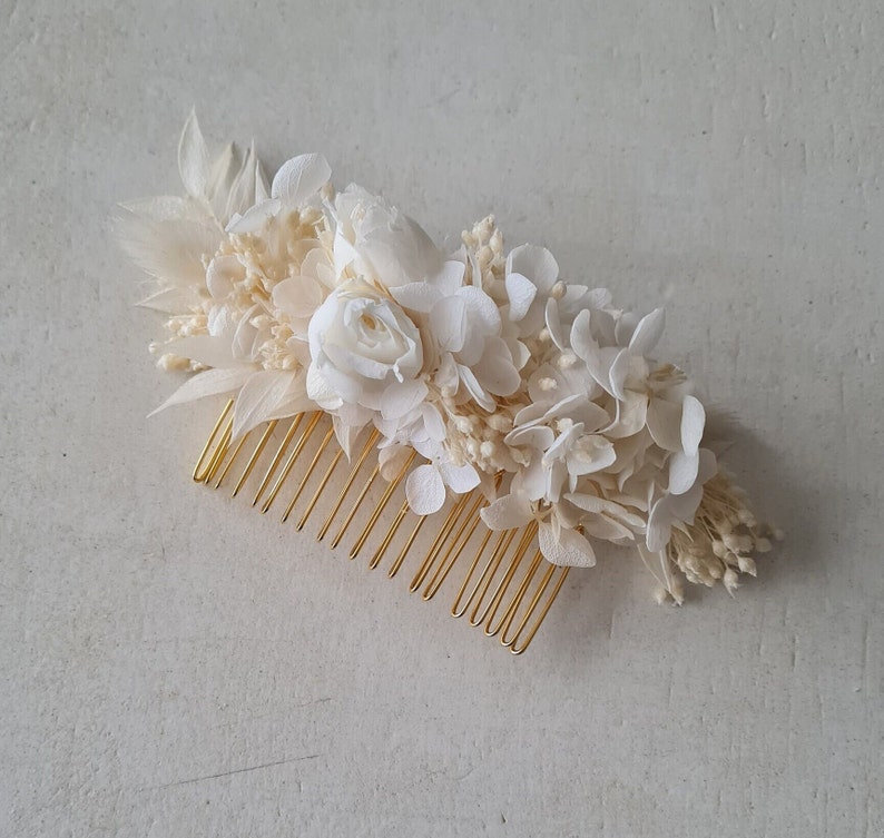 Peigne à cheveux Julia, en hortensia blanc et broom bloom stabilisées. Un accessoire pour vôtre coiffure de mariage, EVJF, anniversaire, image 1