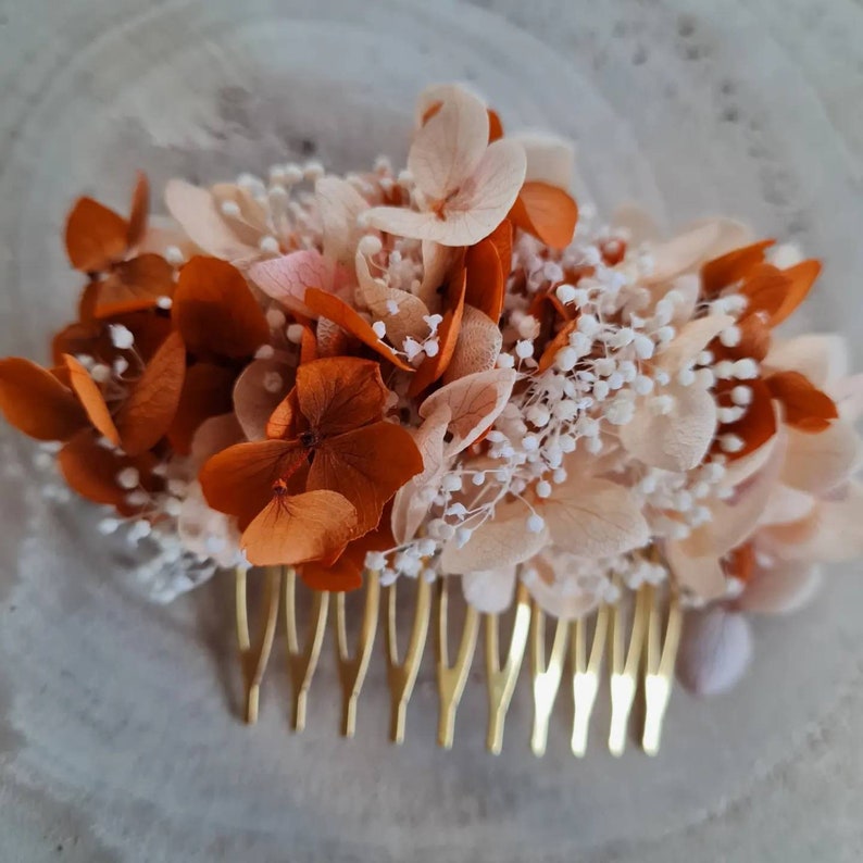 Peigne à cheveux Mélodie, en hortensia et broom bloom stabilisées. Un accessoire pour vôtre coiffure de mariage, EVJF, anniversaire, image 1