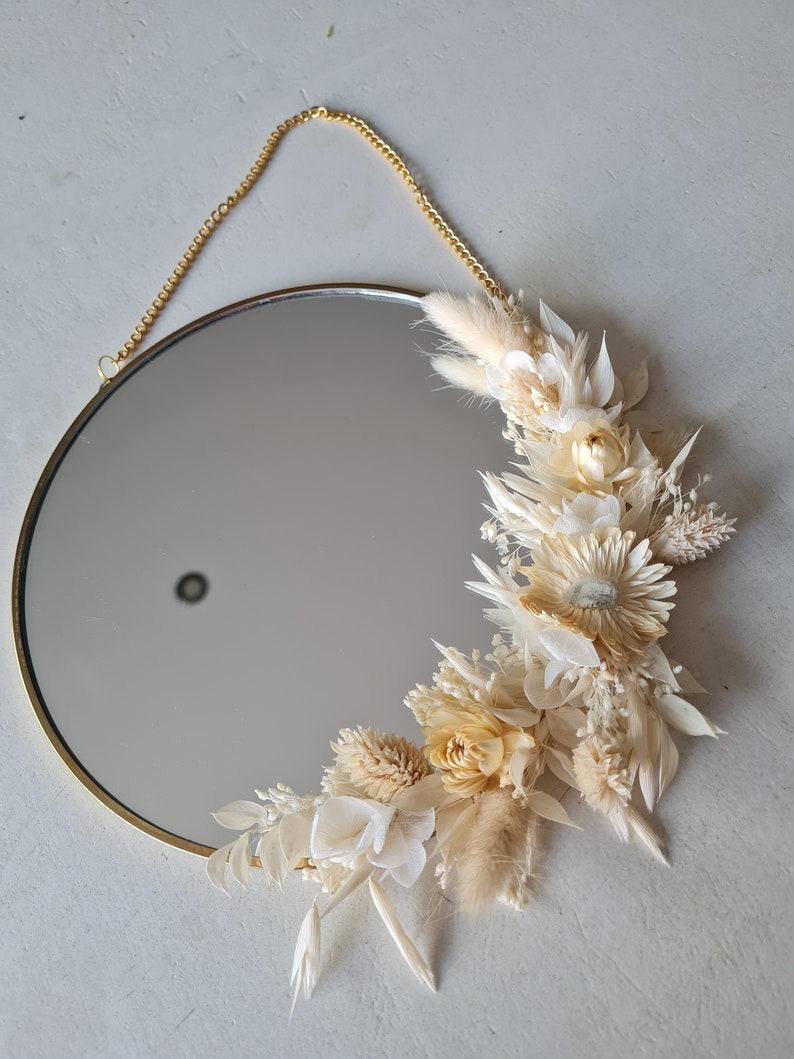 Miroir à chaînette doré et fleurs séchées image 3