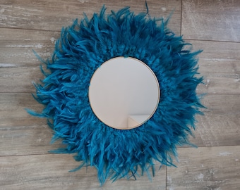 Miroir original aux couleurs invitant au voyage. Juju hat bleu turquoise. Un miroir original pour vôtre intérieur. Miroir à plumes, doré
