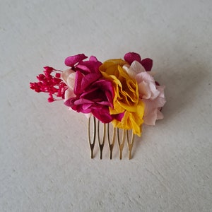 Martha hair comb, made from preserved hydrangea. A trendy accessory for your wedding, bachelorette party, or birthday hairstyle.