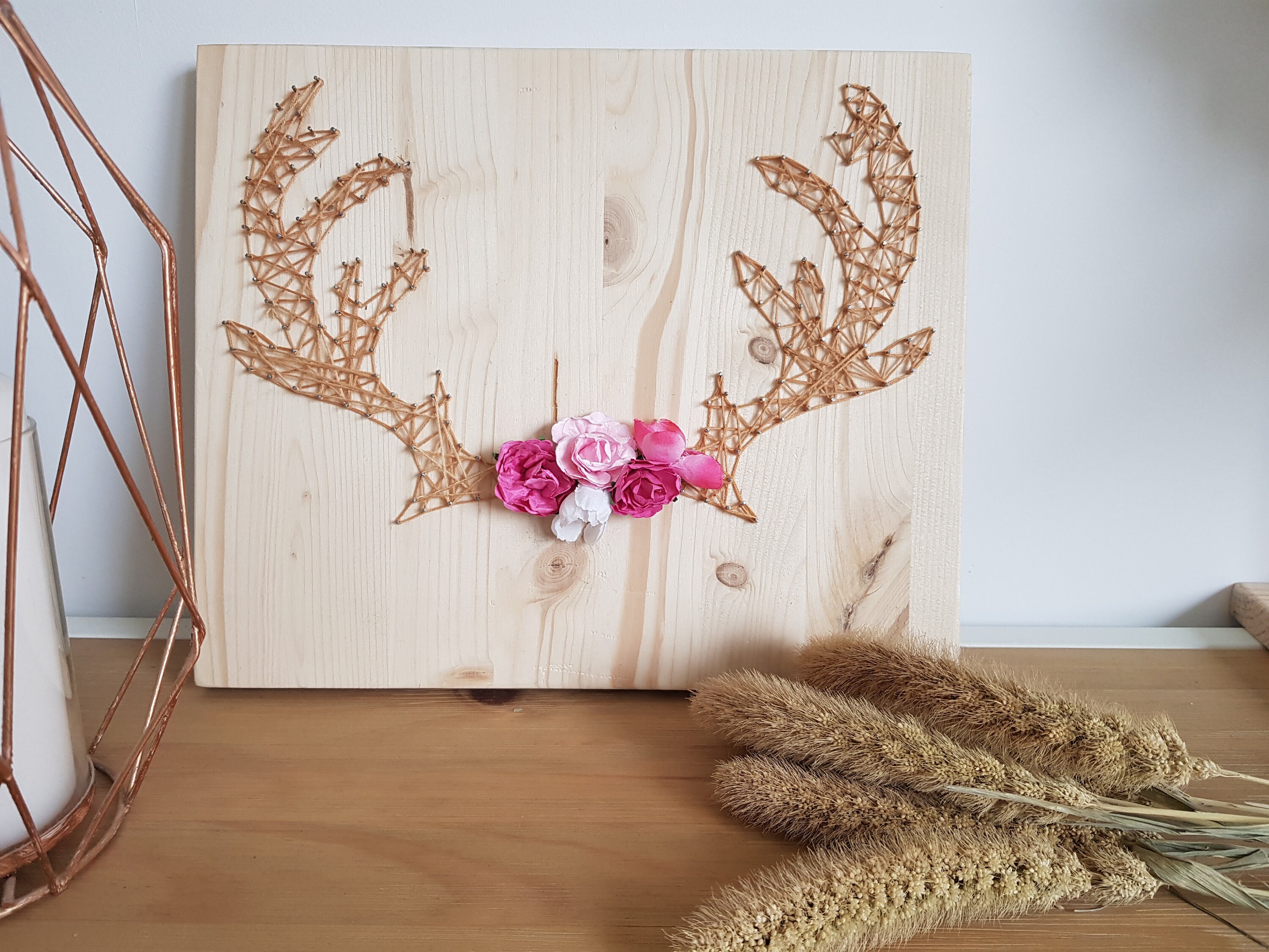 Tableau String Art Bois de Cerf Fleuri
