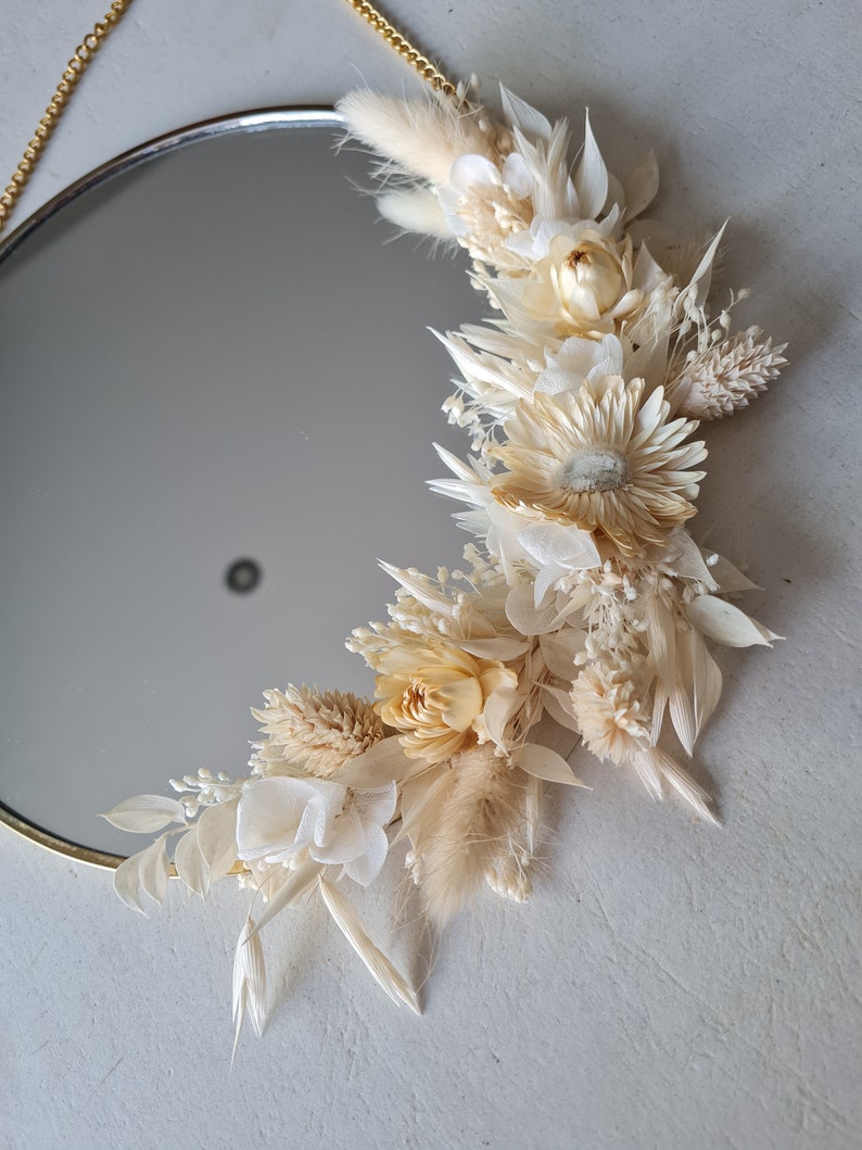 Miroir à chaînette doré et fleurs séchées image 2