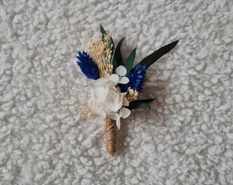 Boutonnière mariage électrique, Cassiopée. Accessoire pour marié, garçons d'honneurs, réalisé en fleurs séchées et stabilisées.