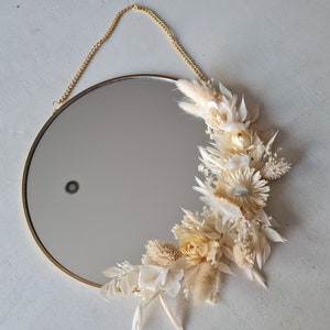 Miroir à chaînette doré et fleurs séchées image 4
