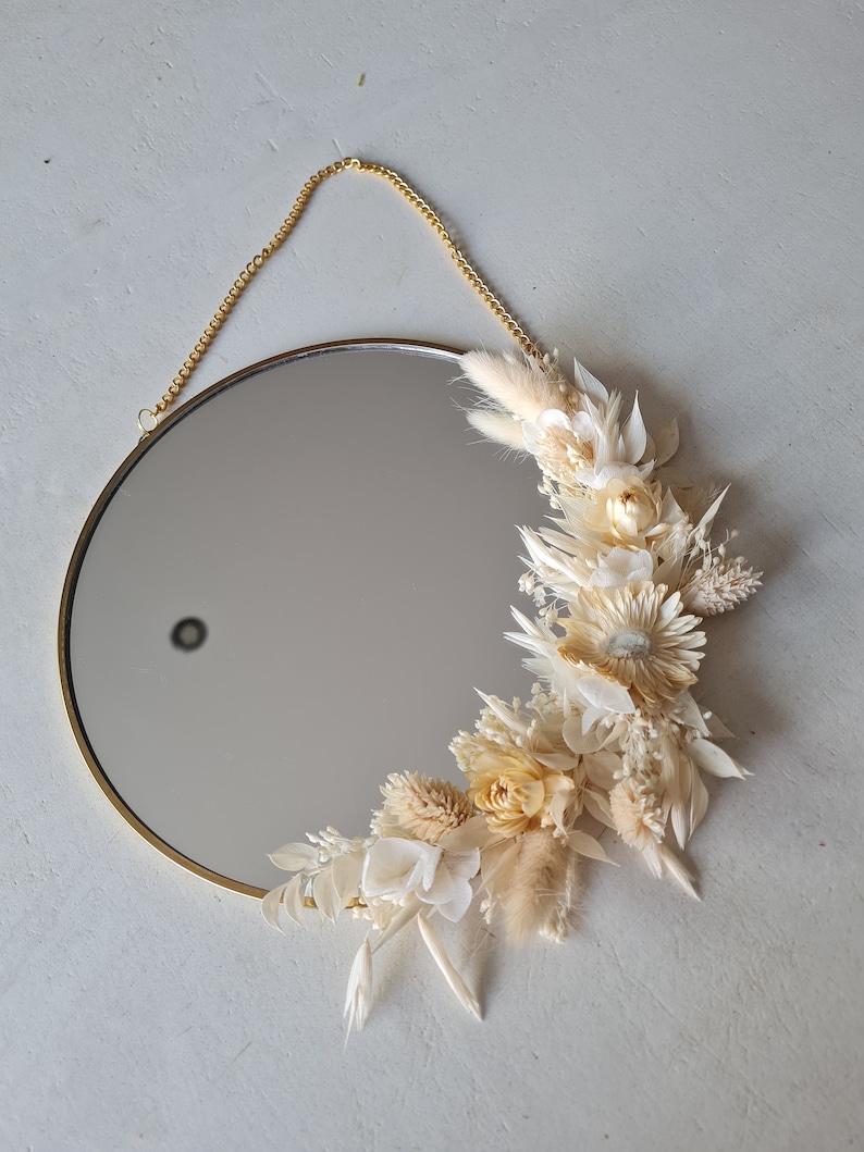 Miroir à chaînette doré et fleurs séchées image 4