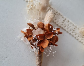 Boutonnière mariage bohème, collection Mélodie. Accessoire pour marié, garçons d'honneurs, réalisé en fleurs séchées et stabilisées.