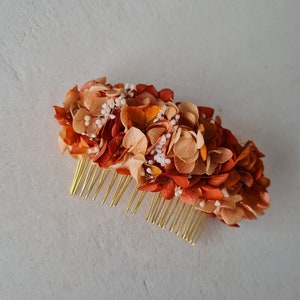 Peigne à cheveux Léana, en hortensia et broom bloom stabilisées. Un accessoire pour vôtre coiffure de mariage, EVJF, anniversaire, image 3