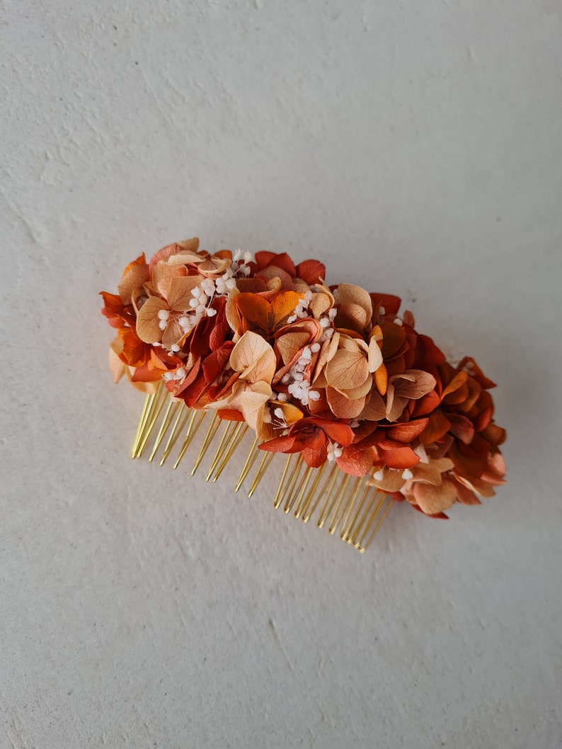 Peigne à cheveux Léana, en hortensia et broom bloom stabilisées. Un accessoire pour vôtre coiffure de mariage, EVJF, anniversaire, image 3