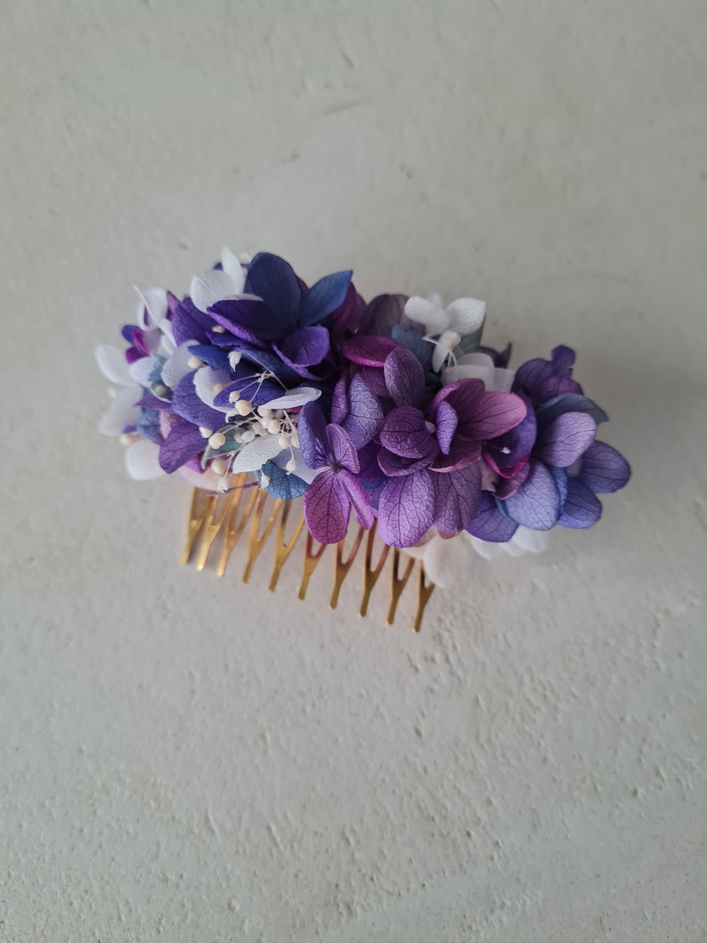 Peigne à cheveux, en hortensia stabilisé Joséphine. Un accessoire pour vôtre coiffure de mariée, dans des nuances de violet bleu petit peigne