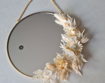 Miroir à chaînette doré et fleurs séchées