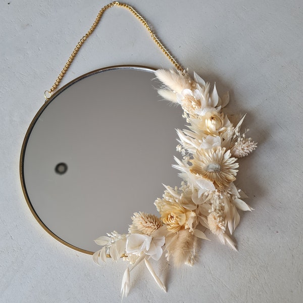 Miroir à chaînette doré et fleurs séchées