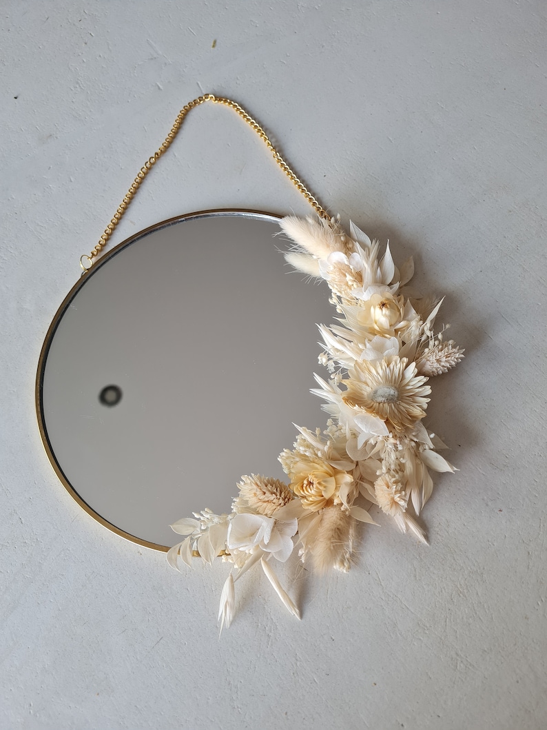 Miroir à chaînette doré et fleurs séchées image 1