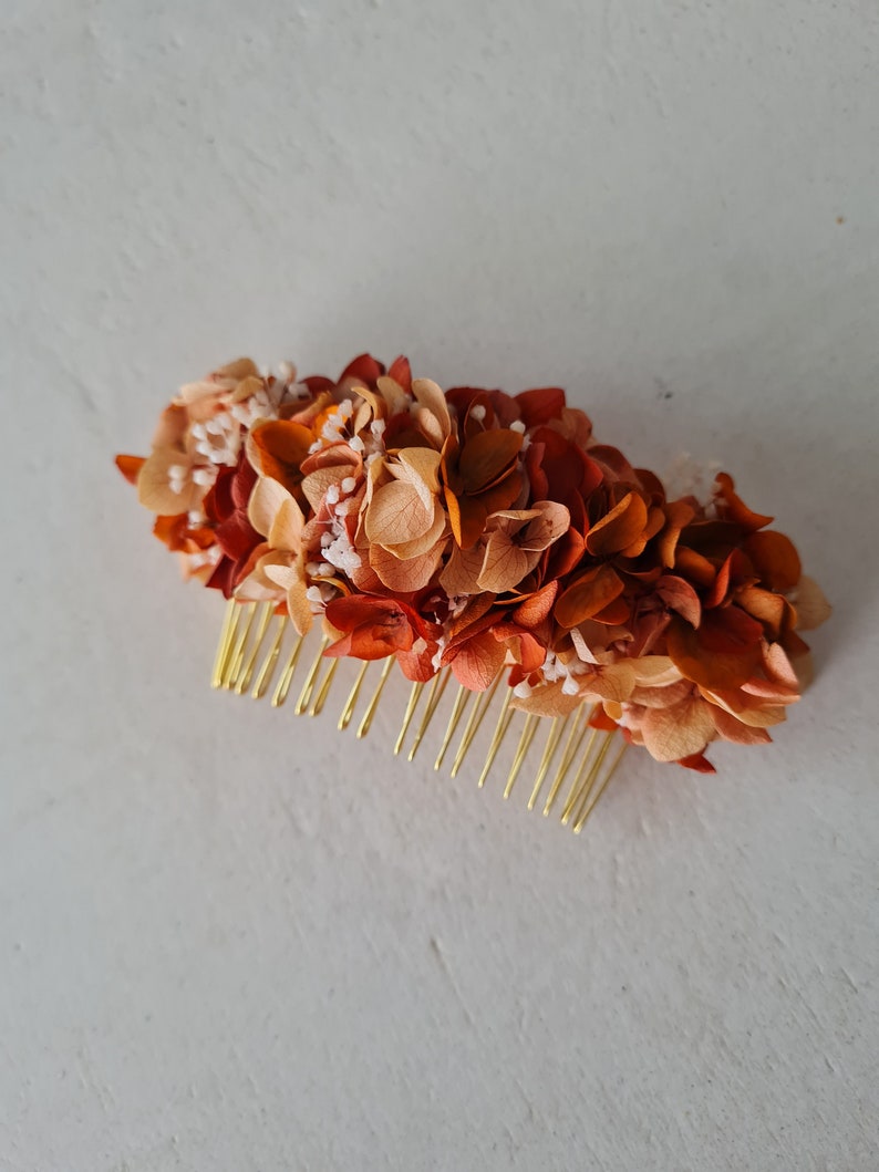 Peigne à cheveux Léana, en hortensia et broom bloom stabilisées. Un accessoire pour vôtre coiffure de mariage, EVJF, anniversaire, image 1