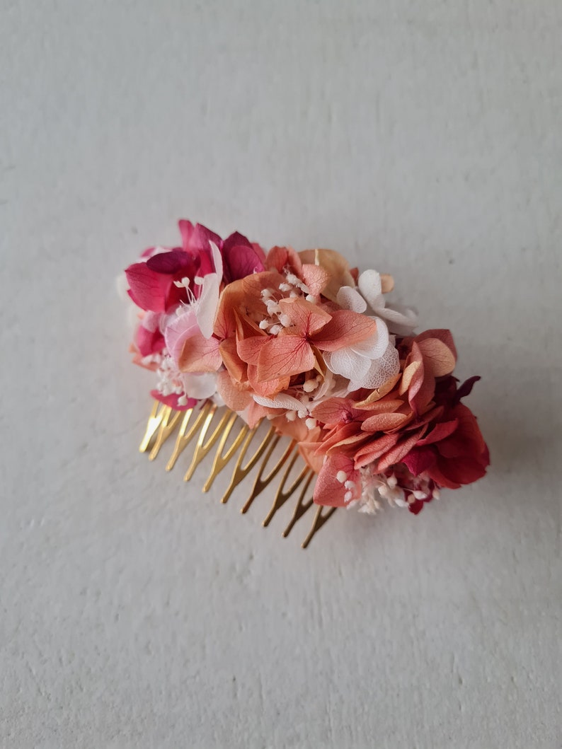 Hair comb, in hydrangea, stabilized broom bloom. An accessory for your bridal hairstyle, Flora collection image 3
